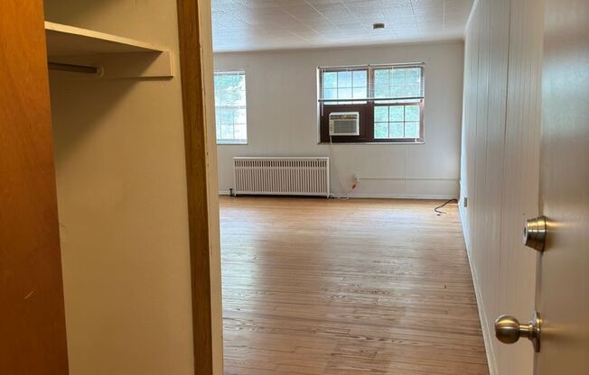Studio, 1 bath, 487 sqft, $1,200, Unit Fifth 307