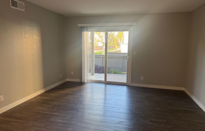 1 bed, 1 bath, 704 sqft, $2,345, Unit 127