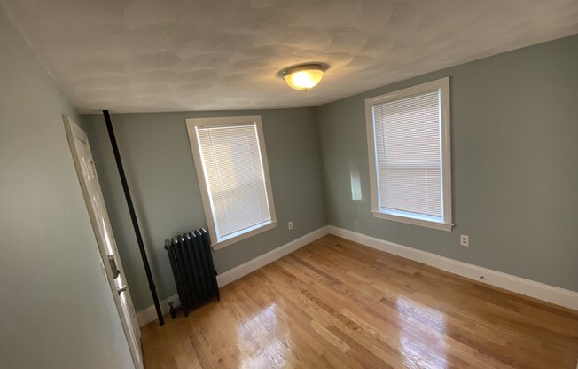 2 beds, 1 bath, $3,600, Unit A