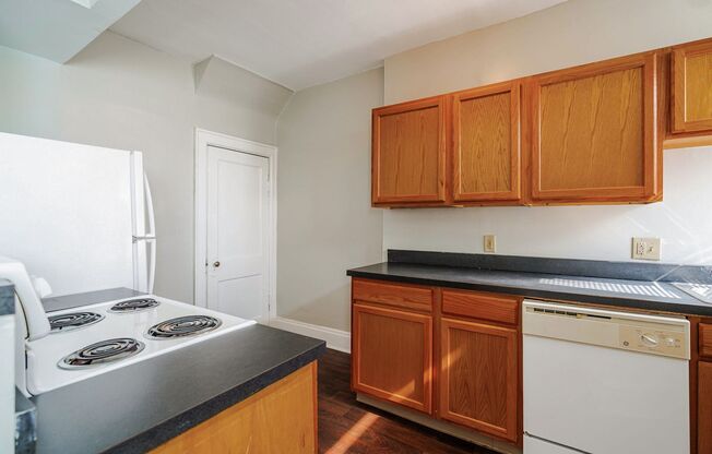 2 beds, 1 bath, $1,325, Unit 1478