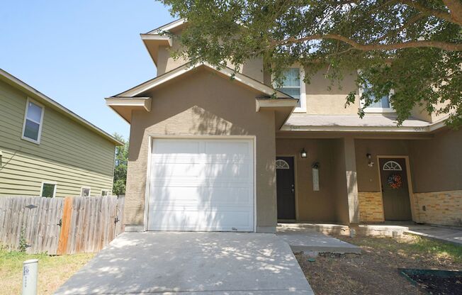 Lovely Townhome Living in the Northside School District - Realtor Commission: $350