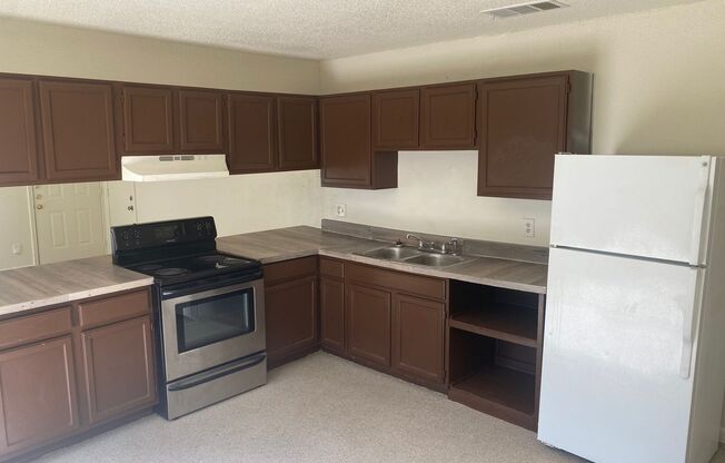 2 beds, 1 bath, $1,175