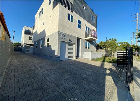 211 E 29 ST