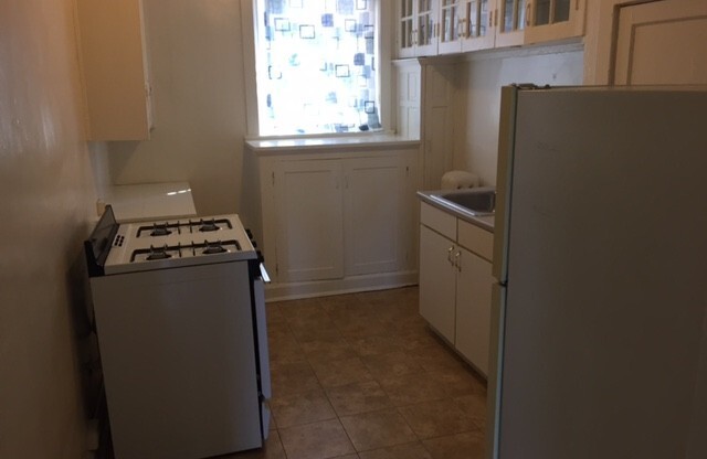 1 bed, 1 bath, 575 sqft, $1,575, Unit E2