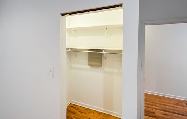 1 bed, 1 bath, 905 sqft, $2,450, Unit 2450-301
