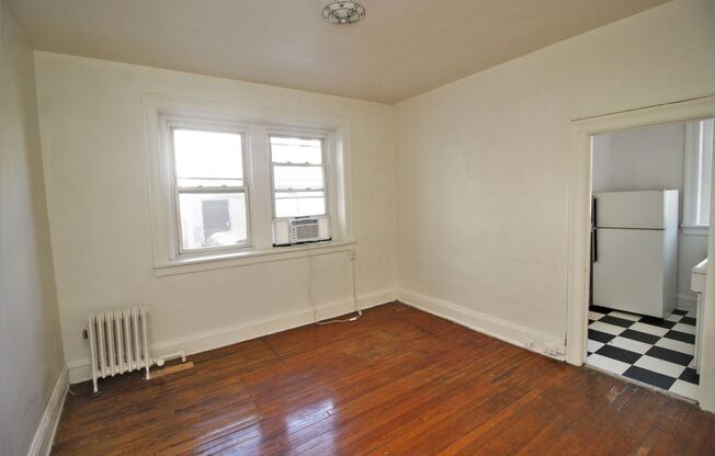 1 bed, 1 bath, 2 sqft, $800, Unit #104