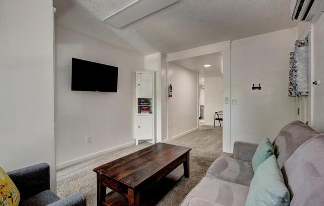 2 beds, 1 bath, $2,400