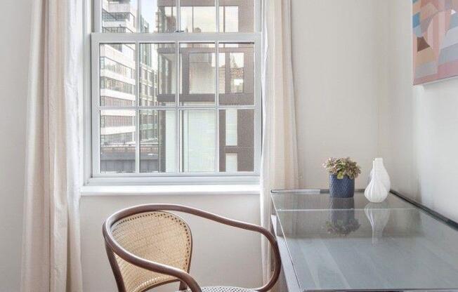 463 W 24 ST