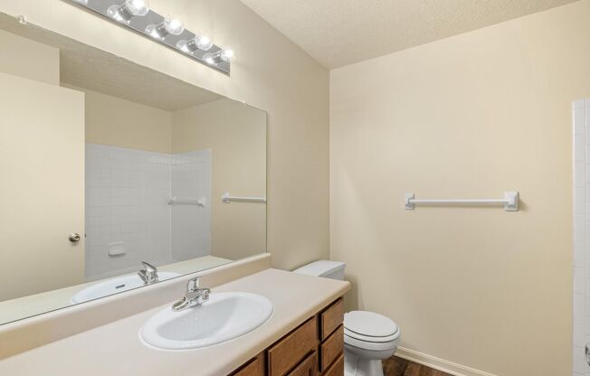 2 beds, 1 bath, $1,055