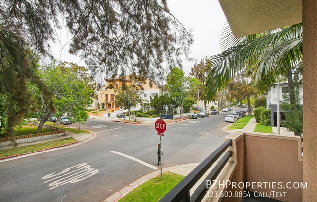 8865 ALDEN DR