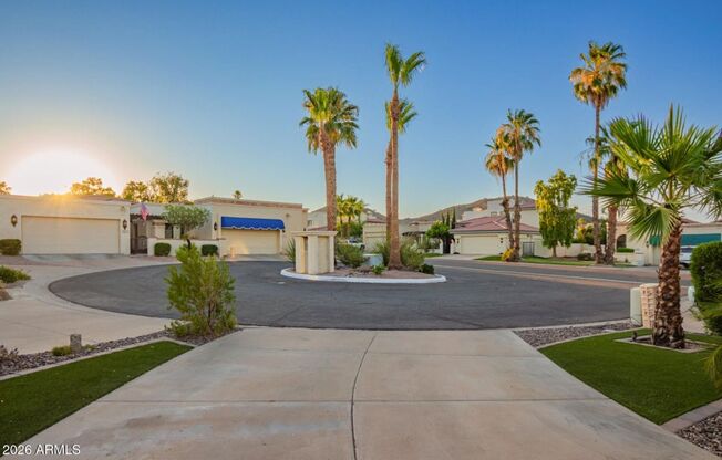 STUNNING! Fully Furnished in Phoenix