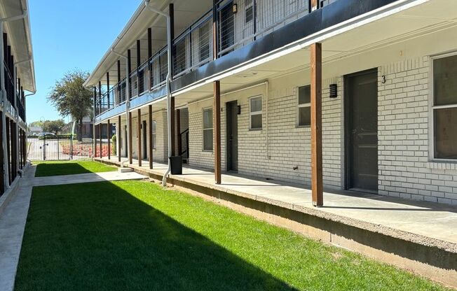 2 beds, 1 bath, 809 sqft, $1,399, Unit 41-7