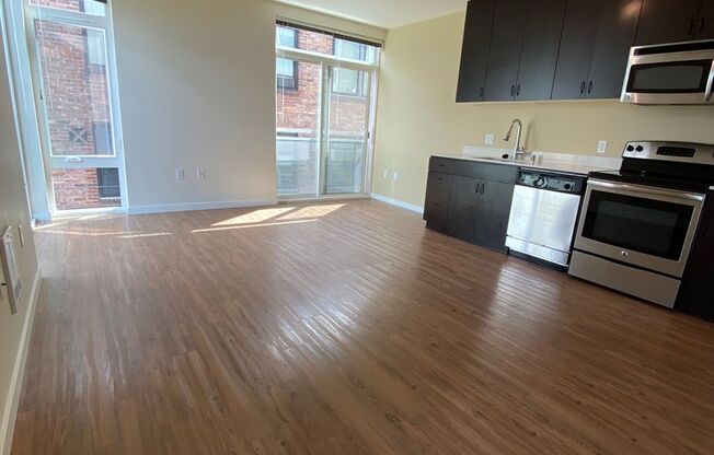 Studio, 1 bath, 407 sqft, $1,675, Unit 607