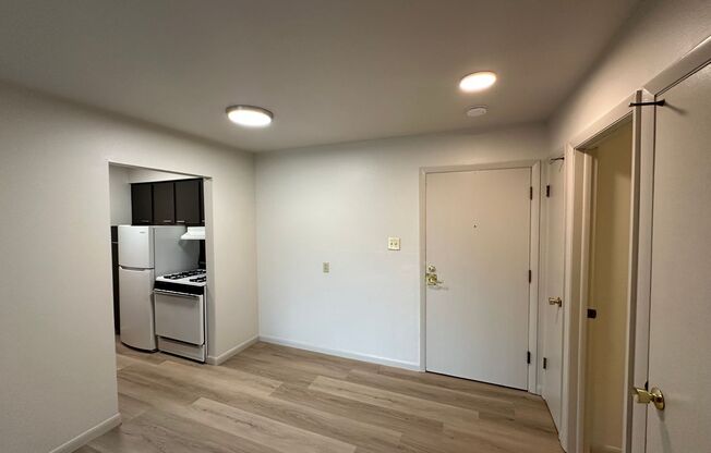 1 bed, 1 bath, $995, Unit 245