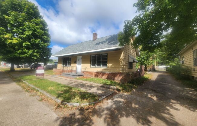 2 Bedroom 1 Bath House on the Northside