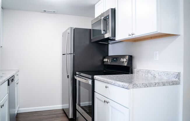 2 beds, 1 bath, 800 sqft, $1,445, Unit 14