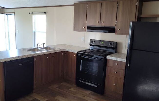 3 beds, 2 baths, $950