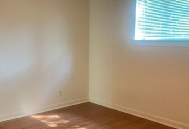 2 beds, 1 bath, 950 sqft, $1,085, Unit F18 Manor