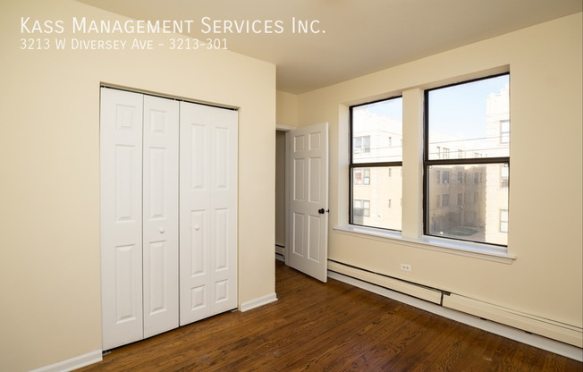 3213 W DIVERSEY AVE