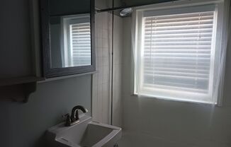 2 beds, 1 bath, 1,300 sqft, $1,295, Unit 131-133 East 46th St - 5