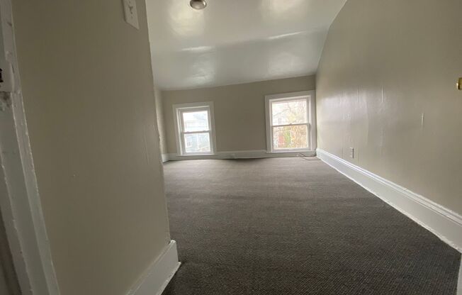 2 beds, 1 bath, $900, Unit UNIT 2