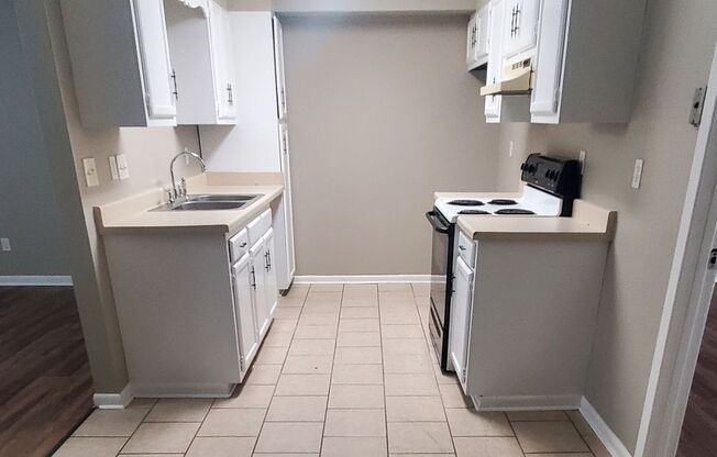 1 bed, 1 bath, 650 sqft, $725, Unit D