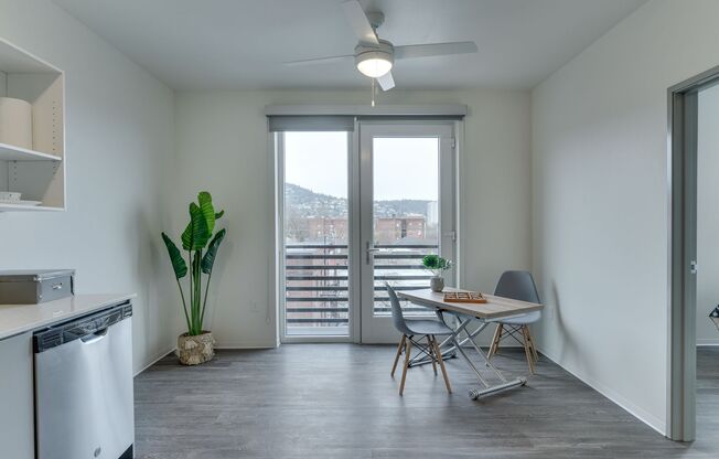 2 beds, 1 bath, 537 sqft, $1,485, Unit 202