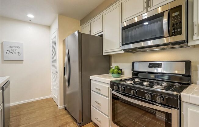 1 bed, 1 bath, $2,300