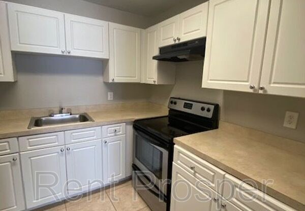 1 bed, 1 bath, 759 sqft, $1,075