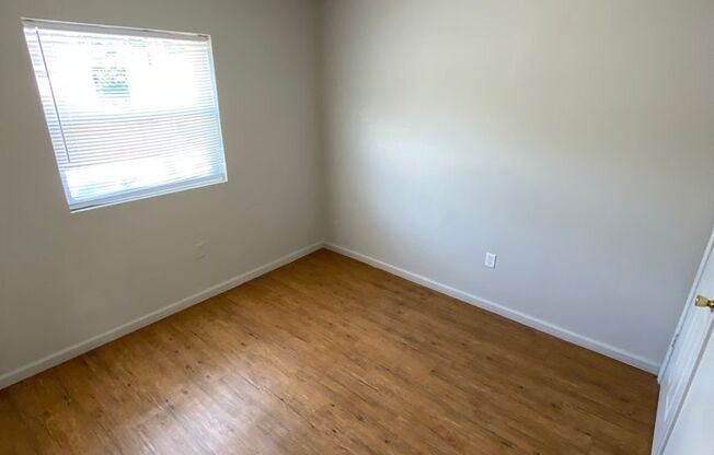 2 beds, 1 bath, 675 sqft, $718, Unit 430 Tefft-Unit 07