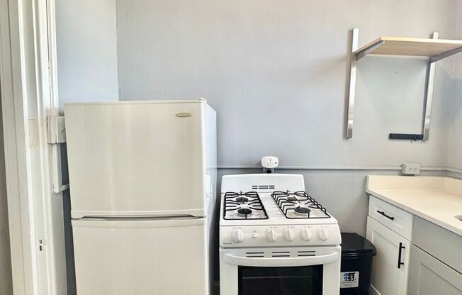 1 bed, 1 bath, $1,095, Unit 220