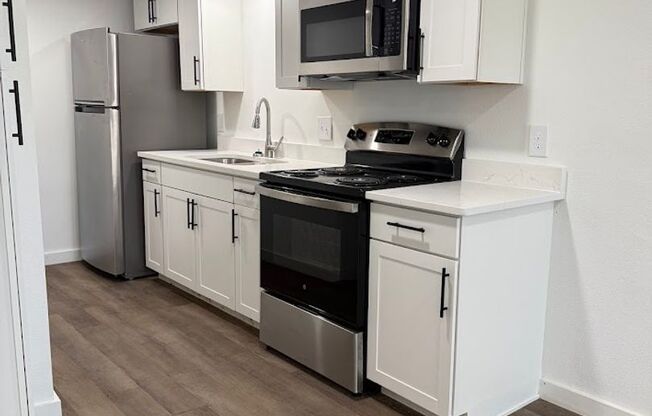 Remodeled Private San Pedro Square Studio