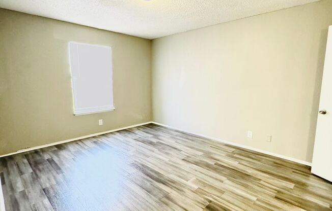 2 beds, 1.5 baths, 859 sqft, $900, Unit 02F