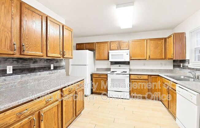 4423 CADES CV