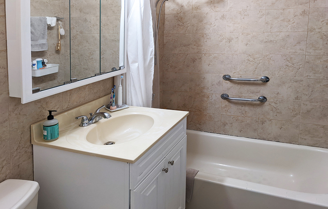 1 bed, 1 bath, 650 sqft, $4,395, Unit 15L