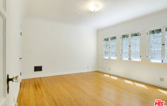 6137 W 6 ST