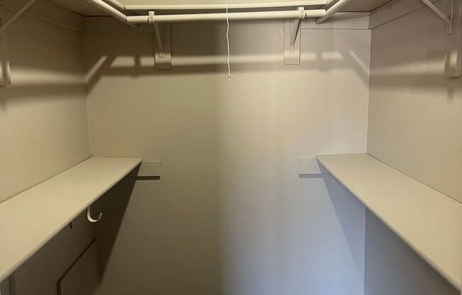 2 beds, 1 bath, 850 sqft, $1,120, Unit #5