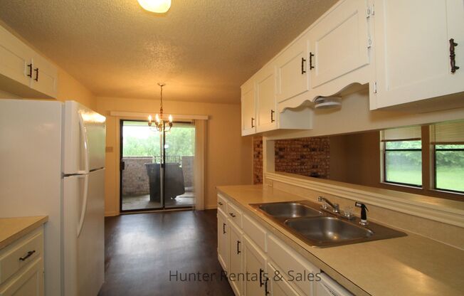 2 beds, 1.5 baths, $850