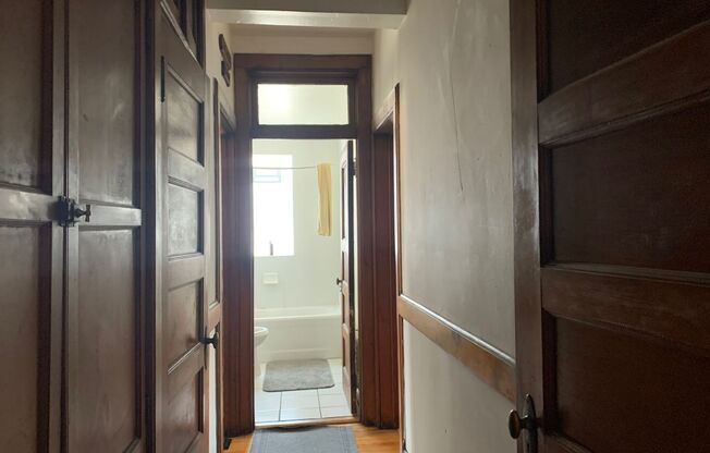 4 beds, 2 baths, $2,350, Unit 7