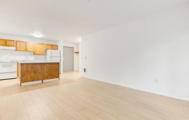 1 bed, 1 bath, 547 sqft, $1,350, Unit 32