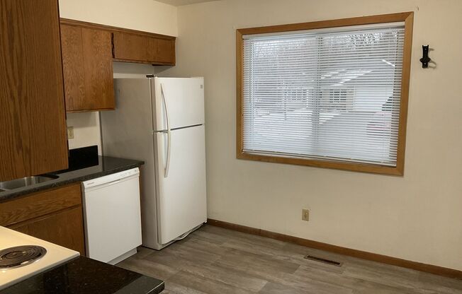 2 beds, 1 bath, 860 sqft, $1,249, Unit 2552