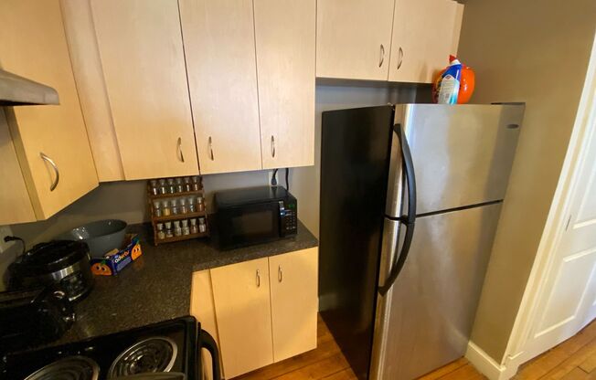 2 beds, 2 baths, 900 sqft, $1,850, Unit 402