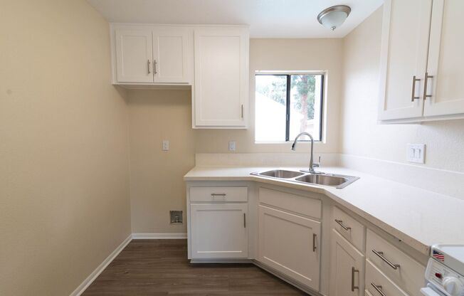 Studio, 1 bath, 600 sqft, $1,650, Unit 12