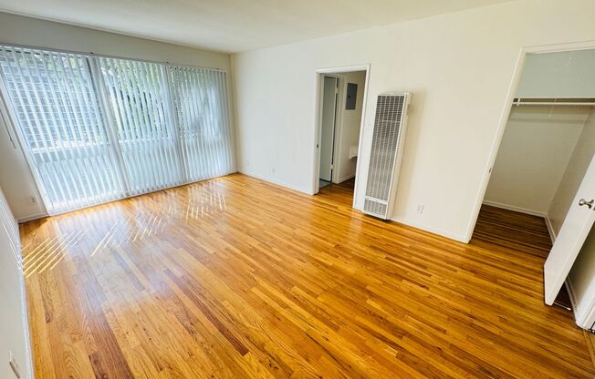 993-1605 N. MARTEL AVE.