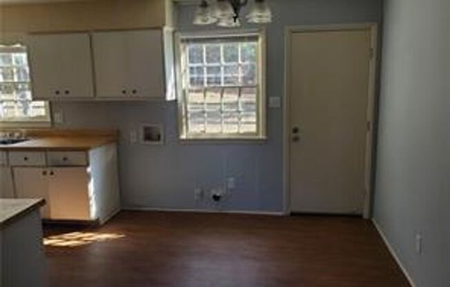 2 beds, 1 bath, $940