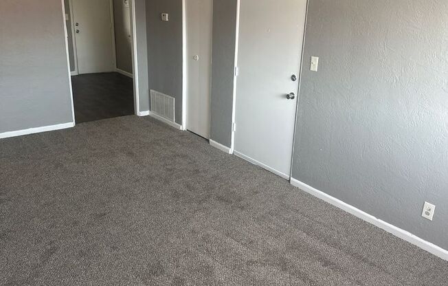 2 beds, 1 bath, 750 sqft, $970, Unit B12 1041 09