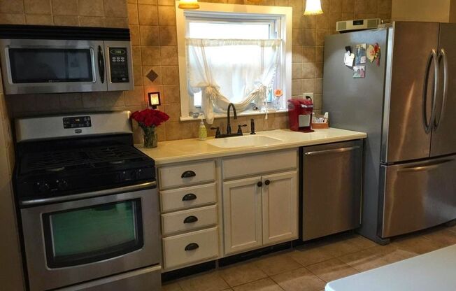 **Available June 1** 4/5 Bedrooms in this beautiful single family house in Pine Hills.