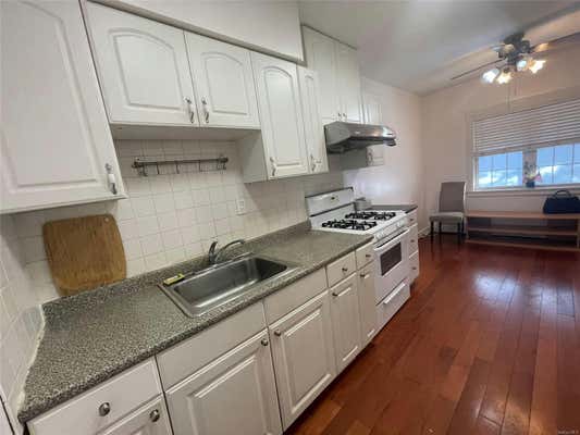 3 beds, 1 bath, 1,000 sqft, $2,800