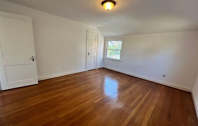 Stunning 4 BR/2.5 BA Single-Family Home in Woodmoor, MD!