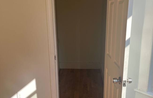 2 beds, 1 bath, $3,600, Unit 2
